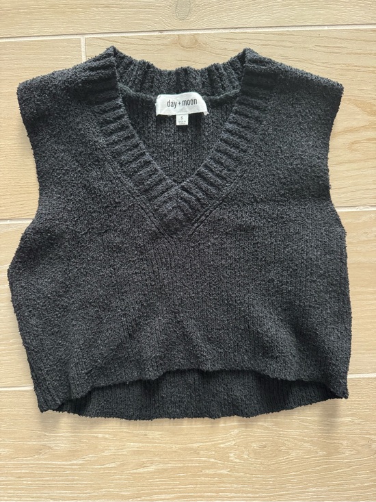 Day + Moon Tops - day + moon Black Cropped V-Neck Knit Tank